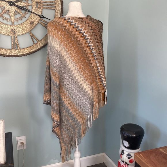 Ace Fashion Plus One Size zigzag Poncho - Picture 4 of 8